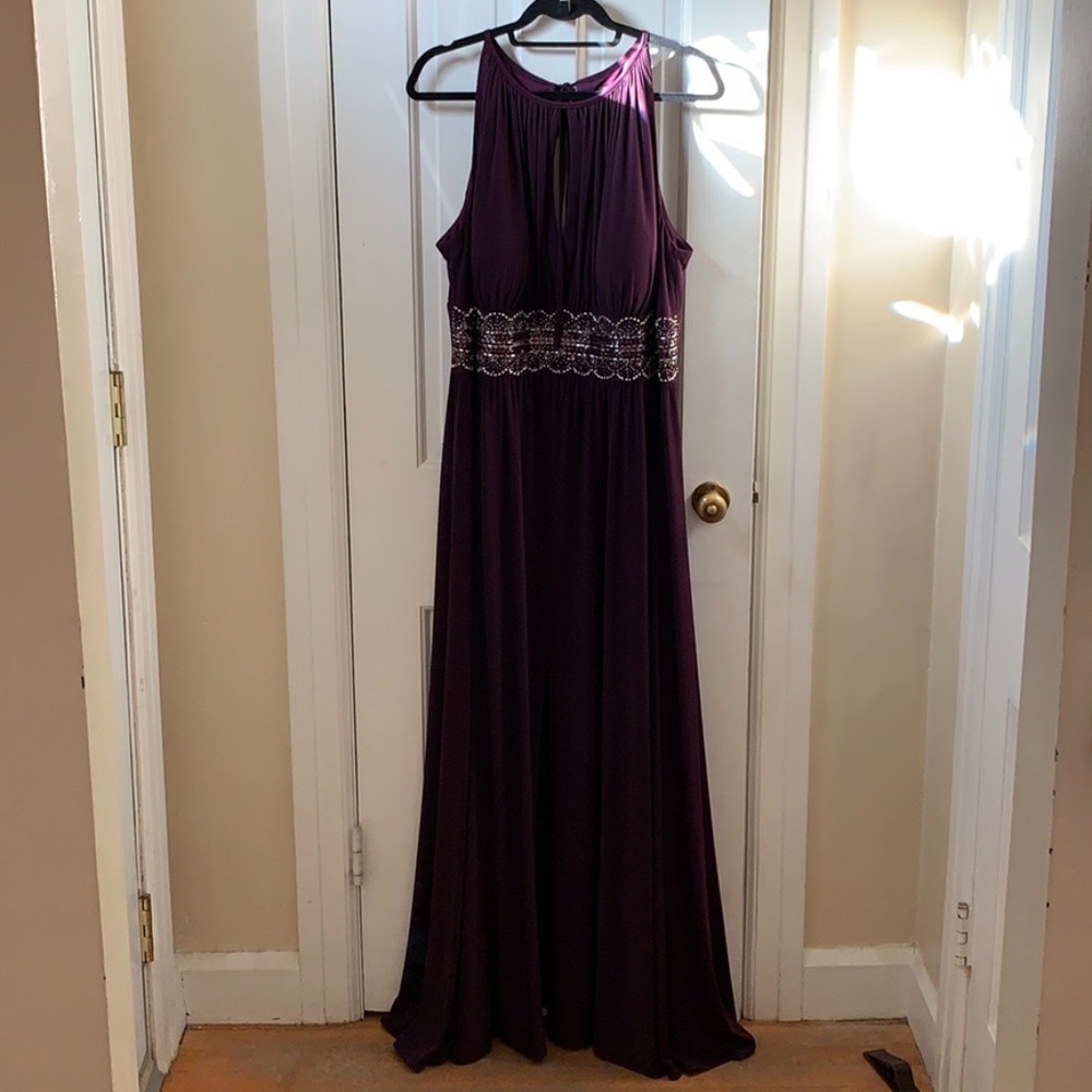 Sleeveless KeyHole Beaded Waist Jersey Dress